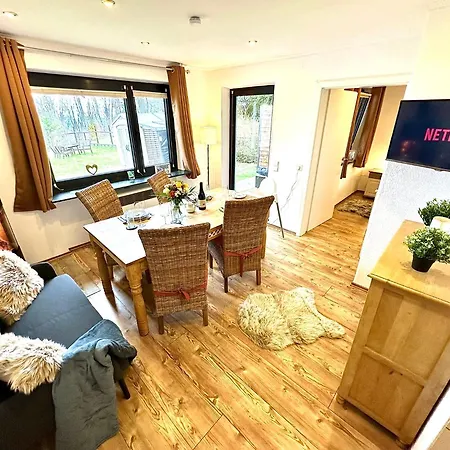Gemuetliches Alpenblick Berg-bungalow + Grosser Garten + Netflix! Holiday home *