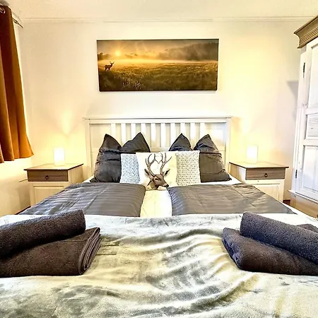 Gemuetliches Alpenblick Berg-bungalow + Grosser Garten + Netflix! Vakantiehuis Schöfweg