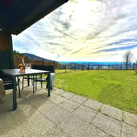 Gemuetliches Alpenblick Berg-bungalow + Grosser Garten + Netflix! Vakantiehuis *