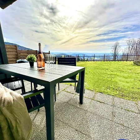 Gemuetliches Alpenblick Berg-bungalow + Grosser Garten + Netflix!