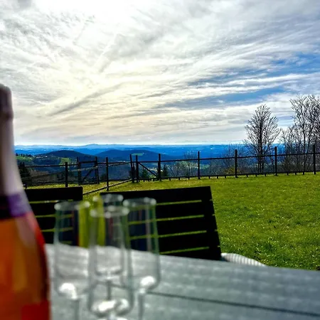 Vakantiehuis Gemuetliches Alpenblick Berg-bungalow + Grosser Garten + Netflix!