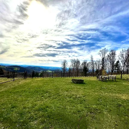 Gemuetliches Alpenblick Berg-bungalow + Grosser Garten + Netflix! Vakantiehuis