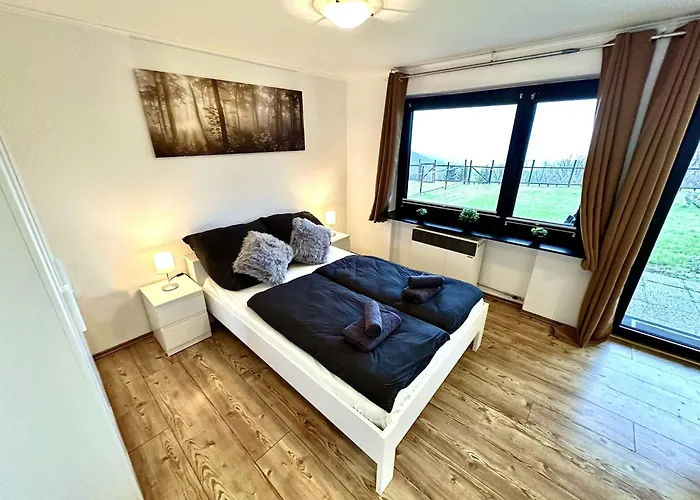 Gemuetliches Alpenblick Berg-bungalow + Grosser Garten + Netflix! بيت للعطل *