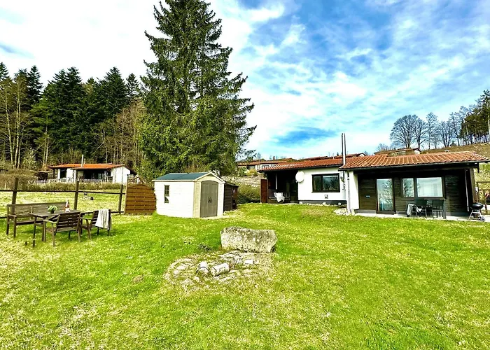 Gemuetliches Alpenblick Berg-bungalow + Grosser Garten + Netflix! بيت للعطل