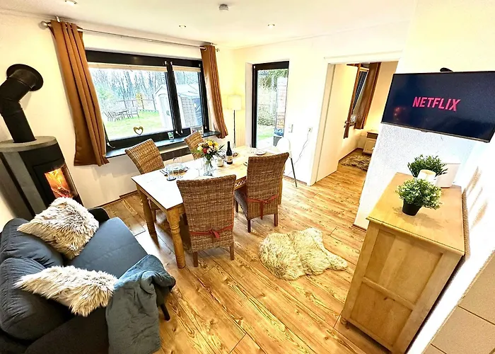 Gemuetliches Alpenblick Berg-bungalow + Grosser Garten + Netflix! بيت للعطل *