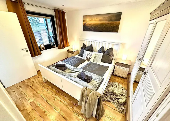 Gemuetliches Alpenblick Berg-bungalow + Grosser Garten + Netflix! بيت للعطل *