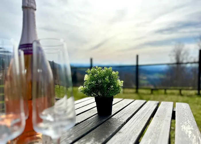 Gemuetliches Alpenblick Berg-bungalow + Grosser Garten + Netflix!
