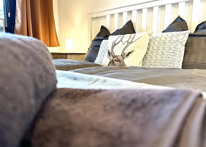 Gemuetliches Alpenblick Berg-bungalow + Grosser Garten + Netflix! بيت للعطل