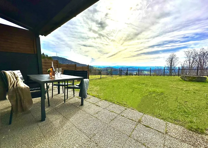 Gemuetliches Alpenblick Berg-bungalow + Grosser Garten + Netflix! بيت للعطل *