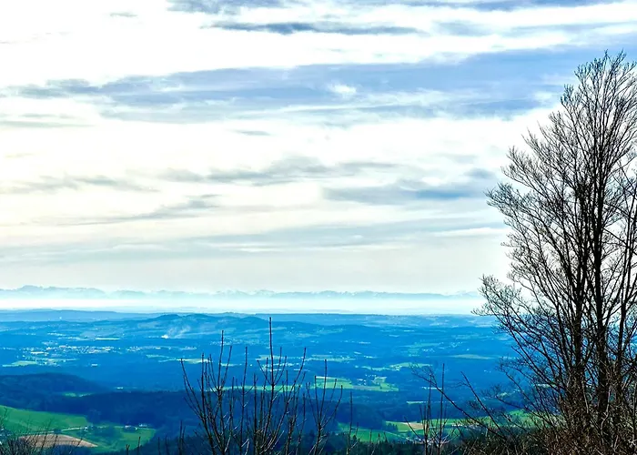 Gemuetliches Alpenblick Berg-bungalow + Grosser Garten + Netflix! بيت للعطل *