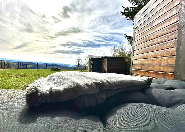Gemuetliches Alpenblick Berg-bungalow + Grosser Garten + Netflix! بيت للعطل Schöfweg